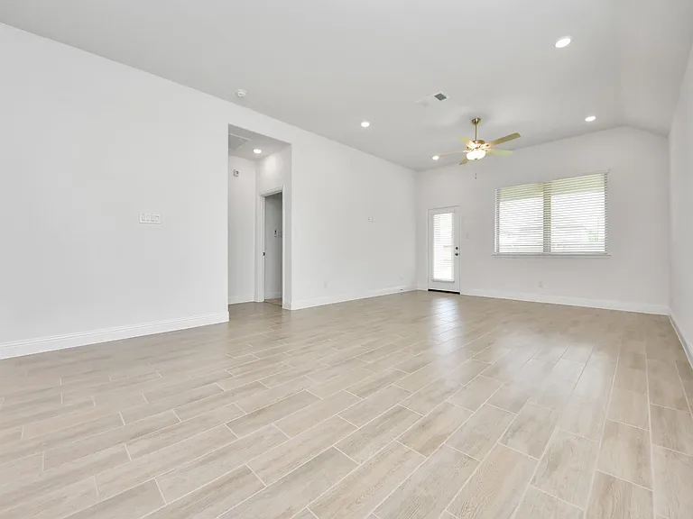 4030 Colony Ln — Photo 23