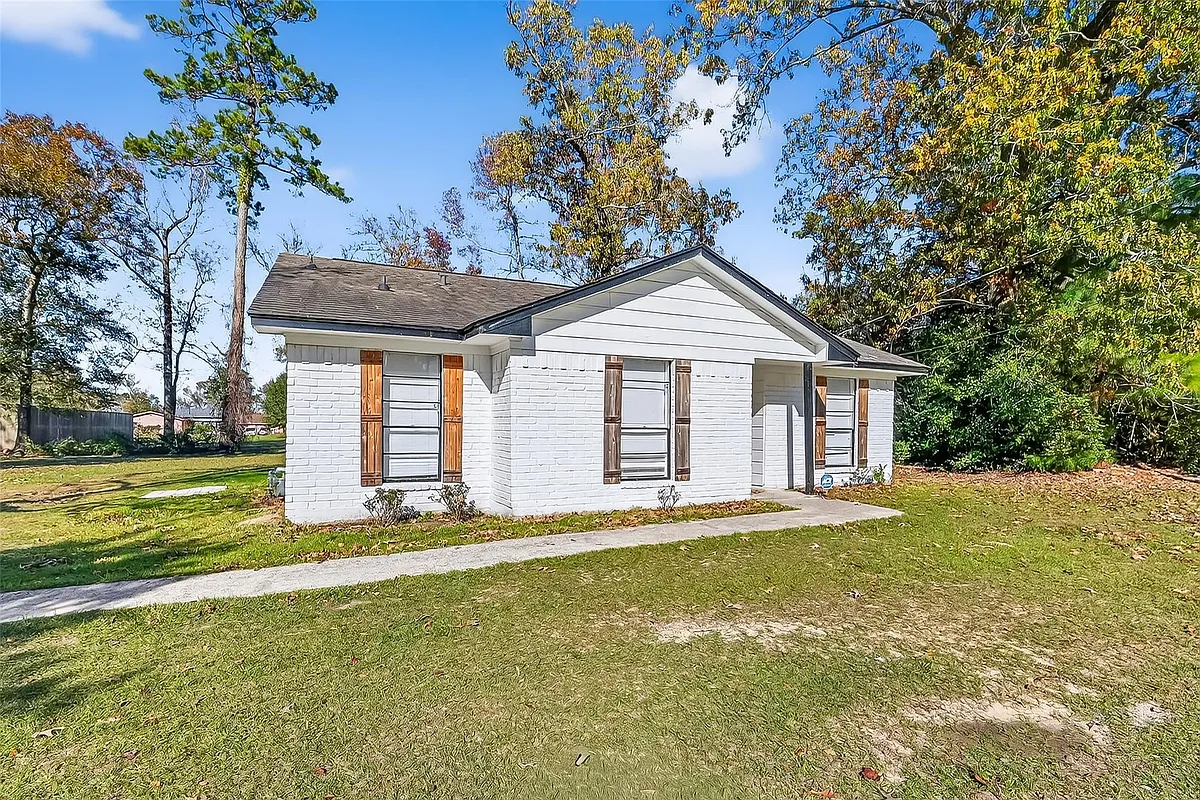 Building Photo - 23567 Pine Forest Dr