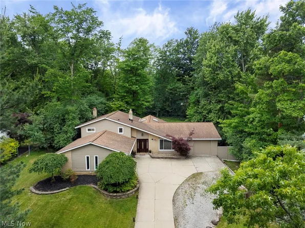932 Aintree Park Dr, Mayfield Village, OH 44143