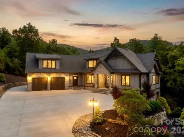 8 Lakeview Dr, Fairview, NC 28730