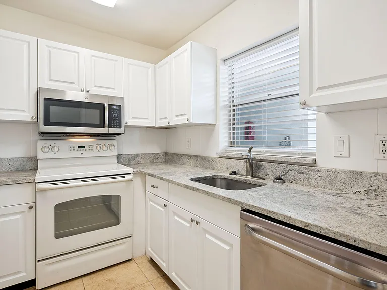 308 Southwind Ct #6 — Photo 13