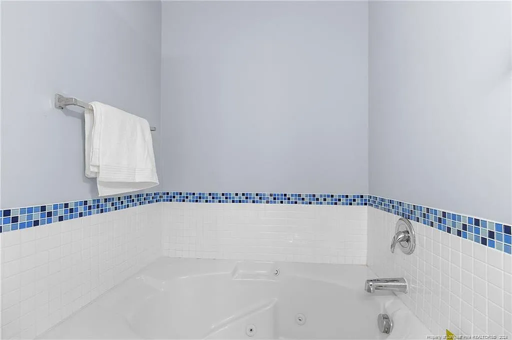 3 bed, 2.0 bath, 1367 sqft, $1,450 — Photo 2