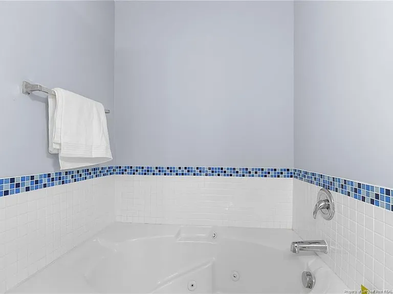 3340-7 Harbour Pointe Pl — Photo 1
