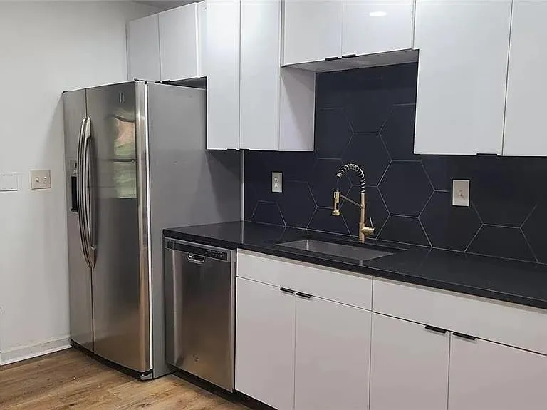 626 Jackson Park Ln — Photo 3