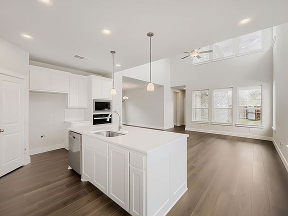 5th image of 1728 Truro Ln