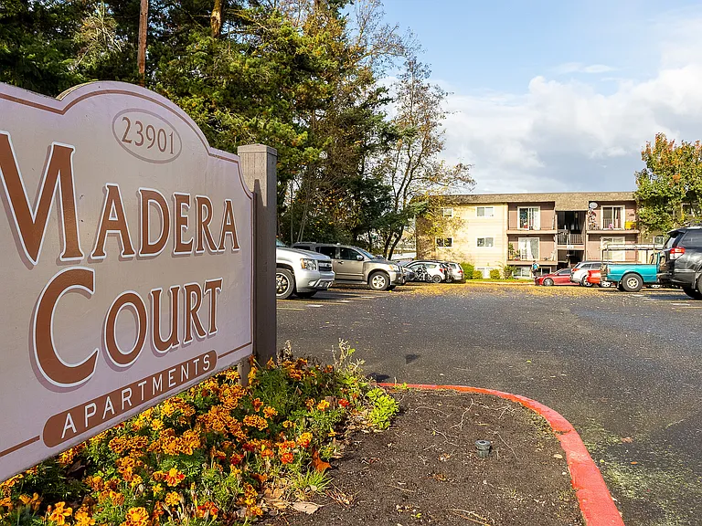 Madera Court Apartments - Troutdale Oregon