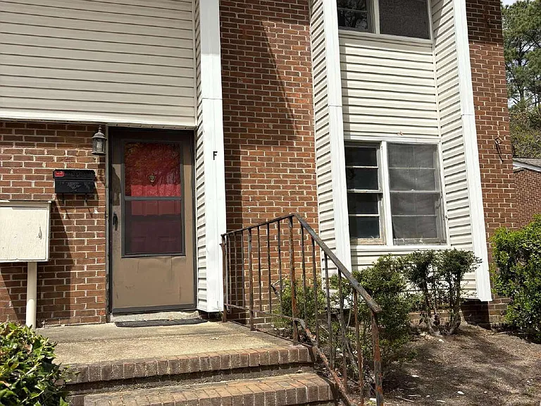 571 Winding Creek Rd #F — Photo 1