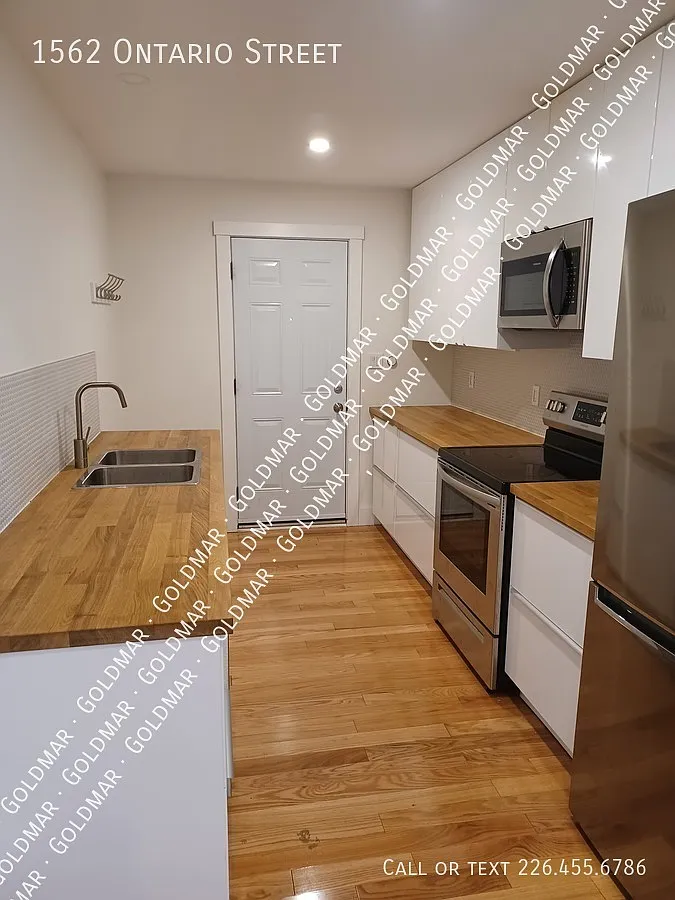 1 Bedroom Amazing Main Floor Apartment — Photo 1