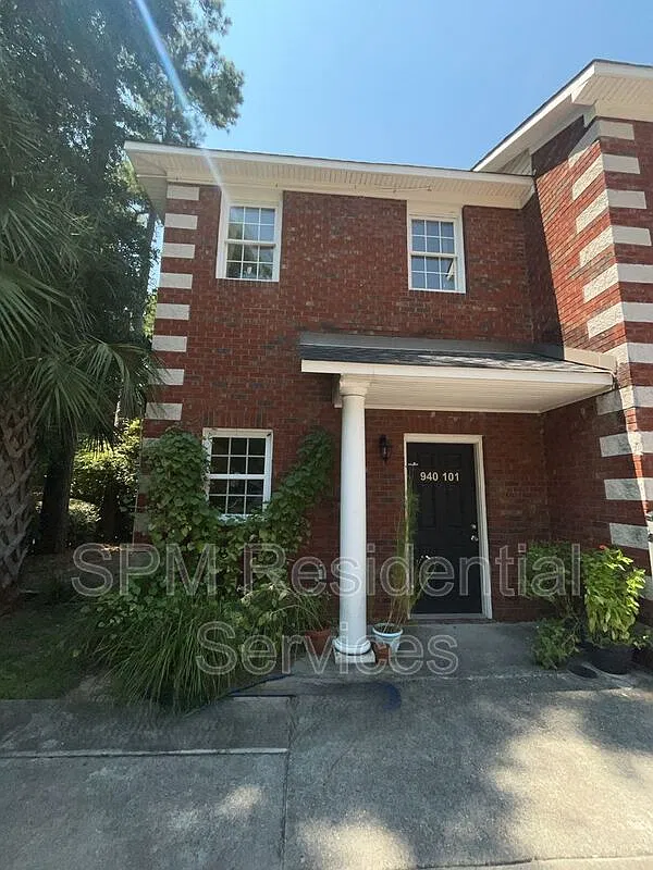 2 bed, 1.5 bath, 1000 sqft, $1,425 — Photo 1