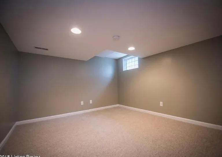 2537 Ridgewood Ave — Photo 5