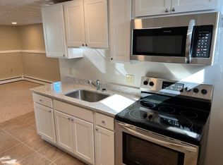 14 Hamilton Ave, Groton, CT 06340