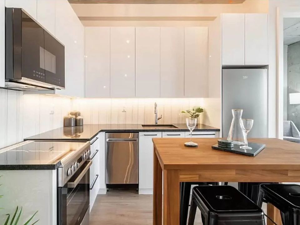 1st image of 815 Flatbush Ave #305