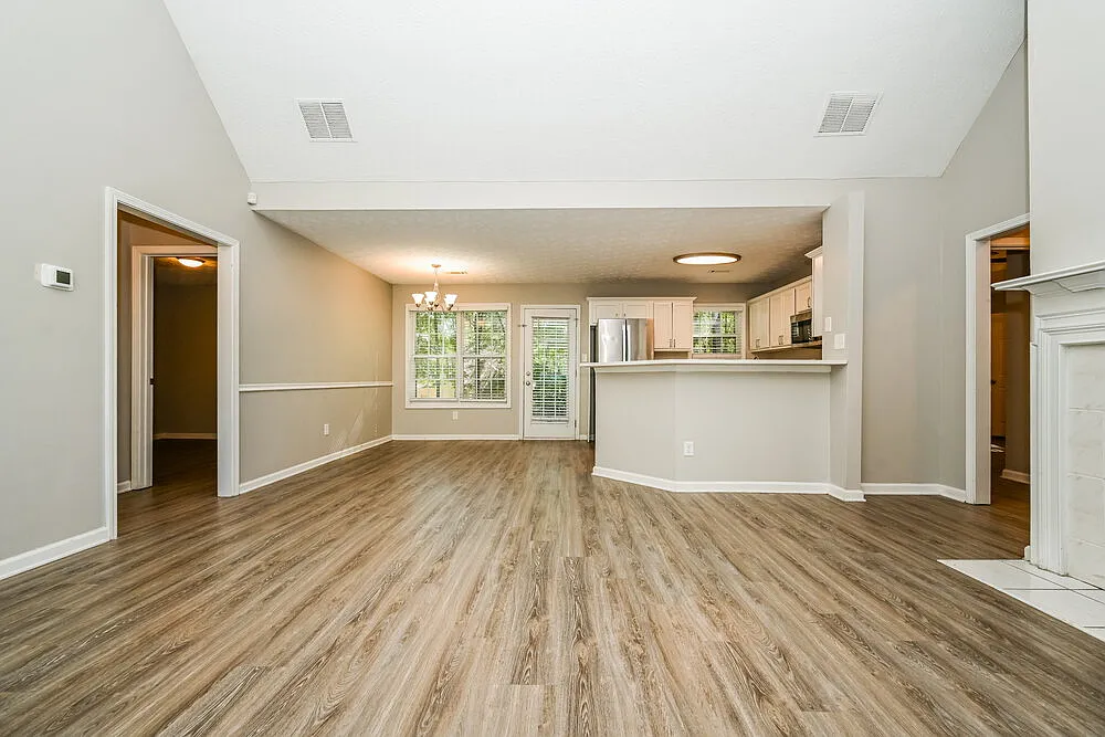 3 bed, 3.0 bath, 1594 sqft, $2,270 — Photo 4