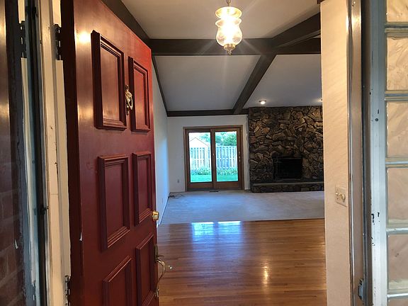 3rd image of 38862 Arlingdale Dr