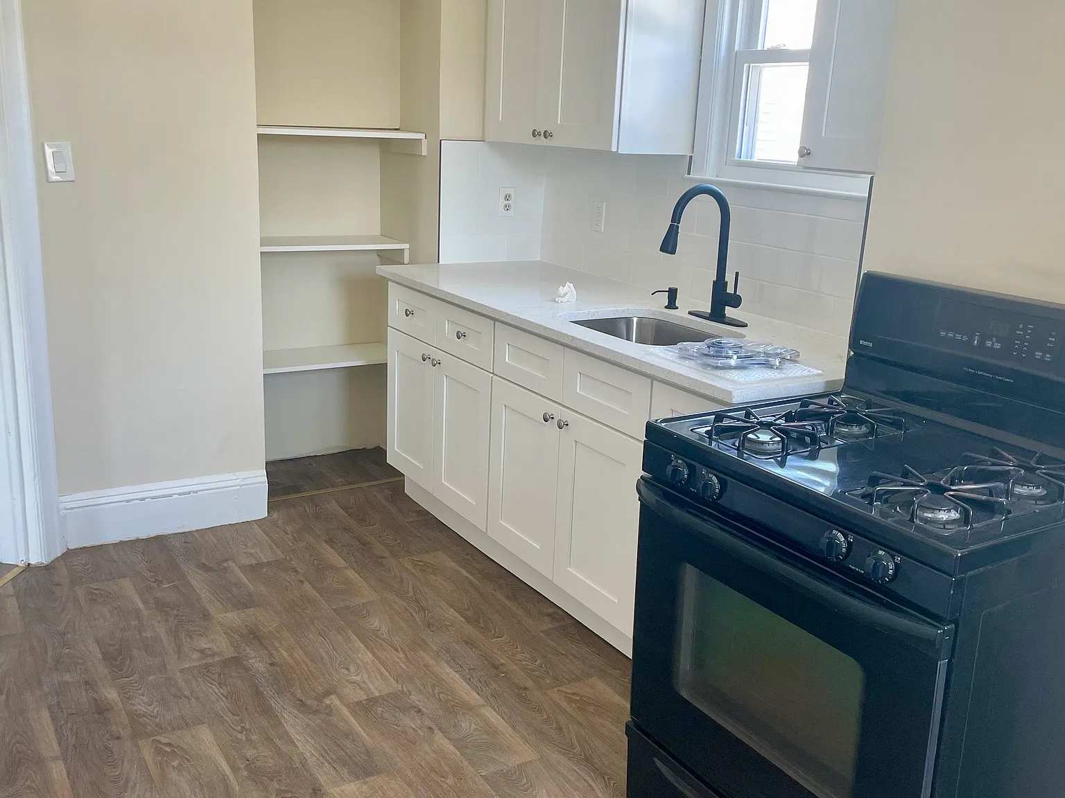 2 bed, 820 sqft, $2,800 — Photo 4
