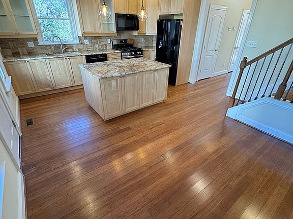 4th image of 322 N 36th St