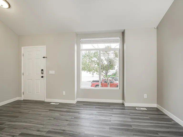 1922 W Quarter Horse Ave — Photo 5