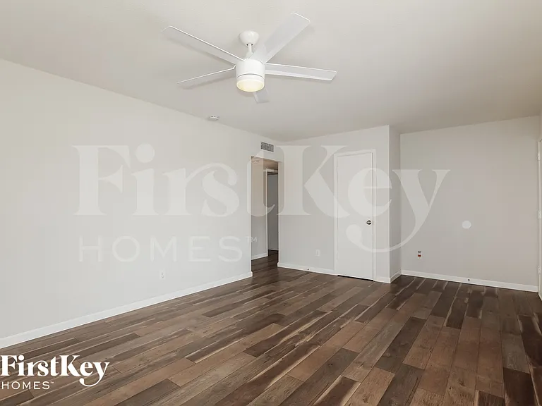 10843 N 45th Ave — Photo 6