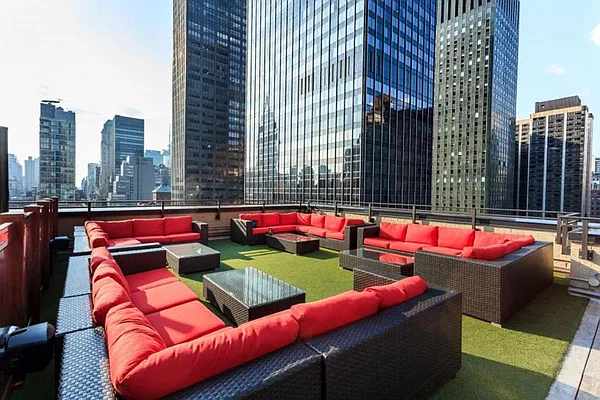 Rented by Manhattan Realty Group | media 2