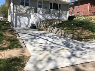 6218 Elm St, Omaha, NE 68106