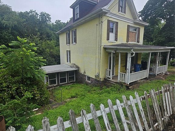 2nd image of 1050 Brownstown Rd