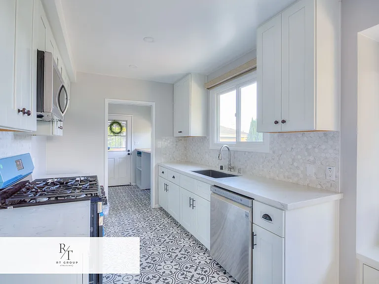 1112 Riedel Ave — Photo 9