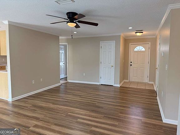 4th image of 14 Pine Breeze Ct