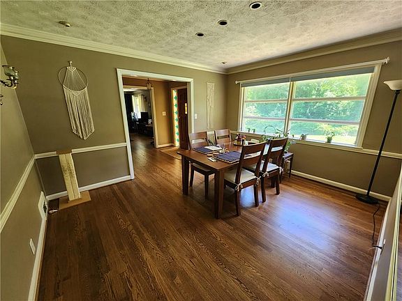 3rd image of 2324 Clairmont Rd NE