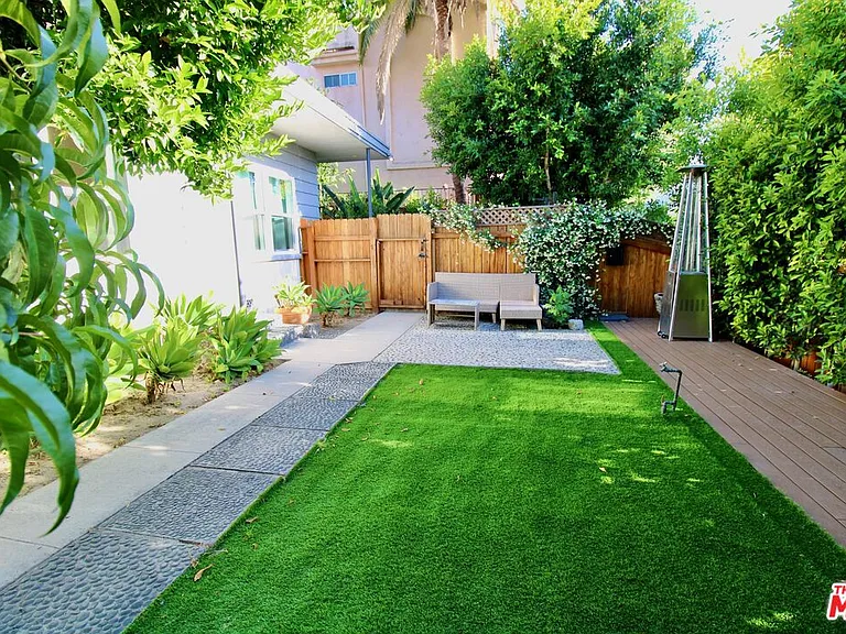 4336 Laurel Canyon Blvd — Photo 24