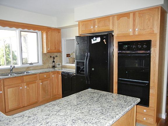 5th image of 15234 East Dr