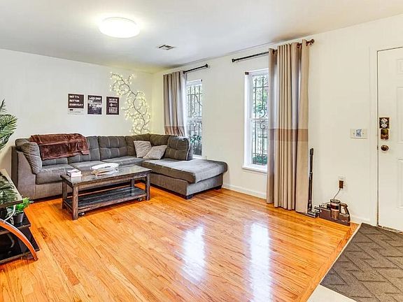 4th image of 533 Martin Luther King Jr Dr APT A