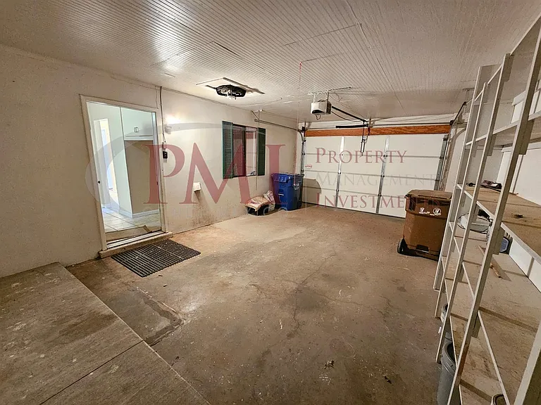 1735 S Locust St — Photo 22