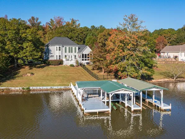 732 Eagles Harbor Dr, Hodges, SC 29653