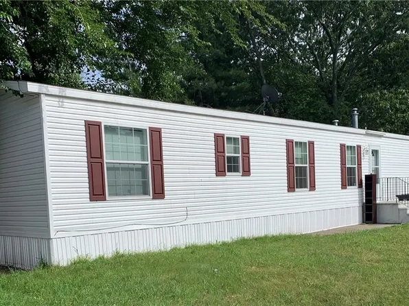 26 Stephanie Dr, Pawtucket, RI 02860