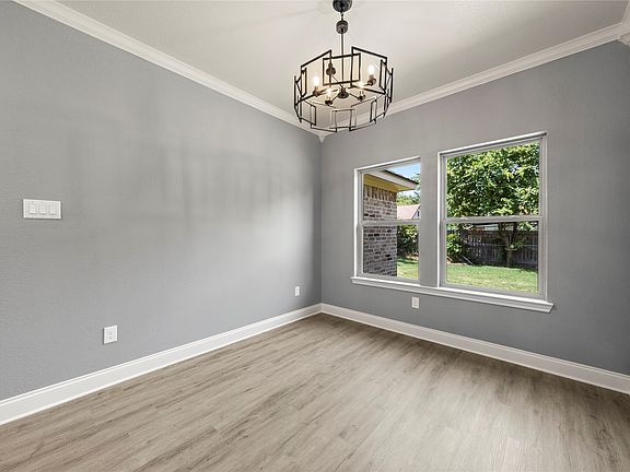 4th image of 3701 Manor Dr