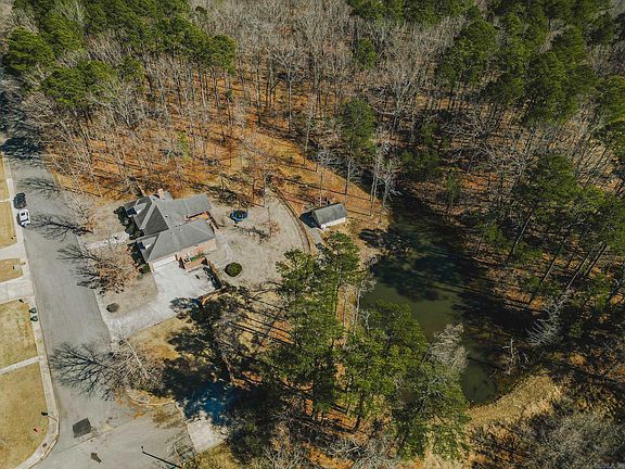 5th image of 391 Crestwood Dr