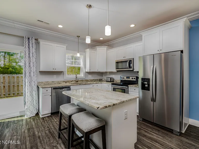 314 Holbrook Ln — Photo 11