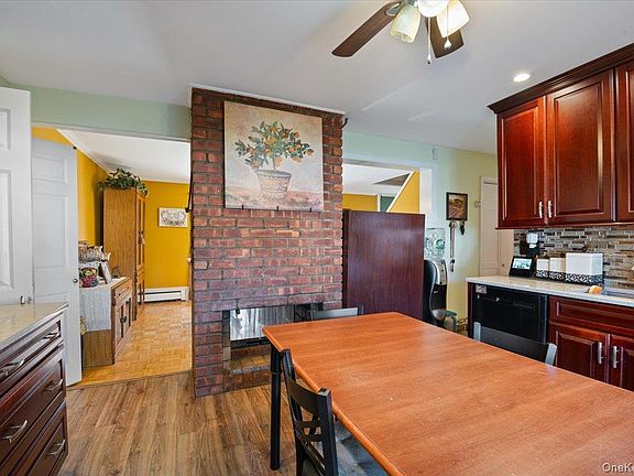 5th image of 341 Red Maple Drive S