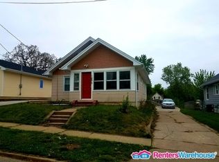 1005 Pleasant View Dr, Des Moines, IA 50315