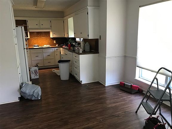 4th image of 917 Amarillo St