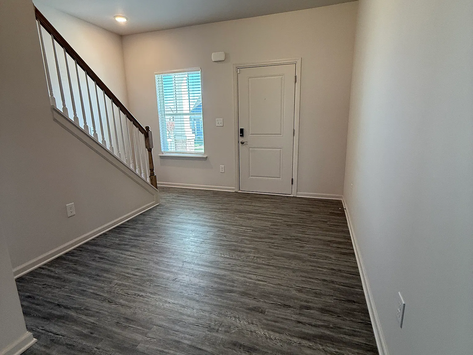 4 bed, 2.5 bath, 100 sqft, $2,615 — Photo 3
