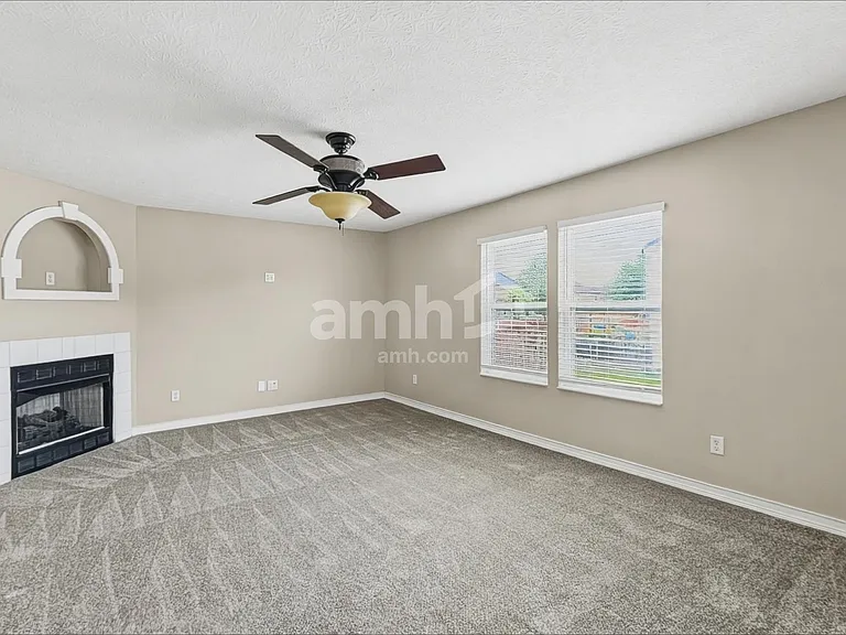 838 Avalon Dr — Photo 7
