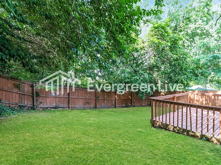 2044 3rd Ave — Photo 14