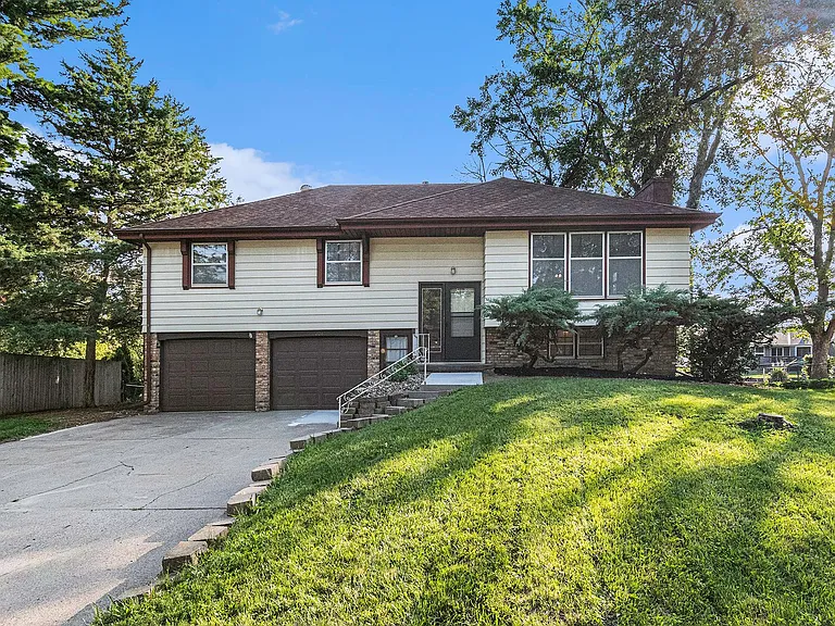 7208 Pine Dr — Photo 1
