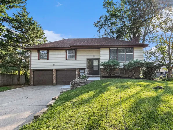 7208 Pine Dr, La Vista, NE 68128