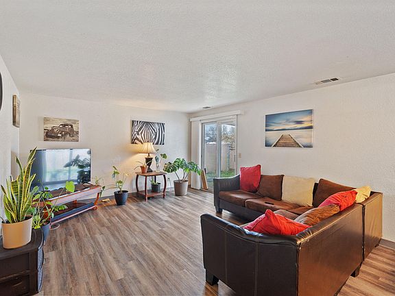 4th image of 1460 SW Kokanee Ln