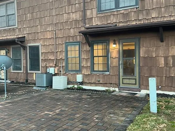 20 Quail Run Rd #B, Monroe Township, NJ 08831