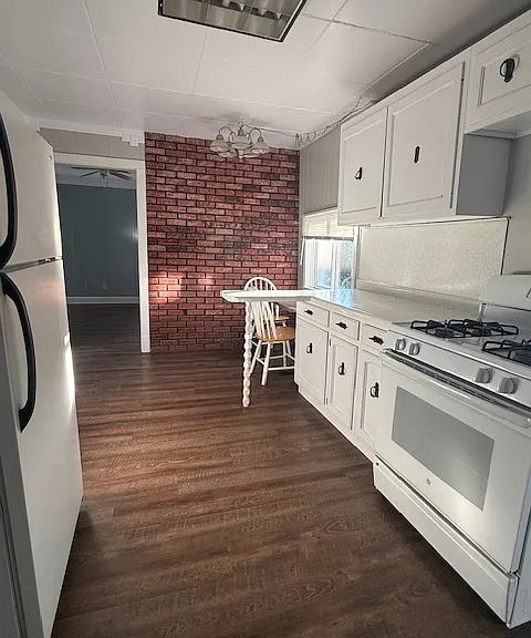 107 W Main St #B — Photo 10