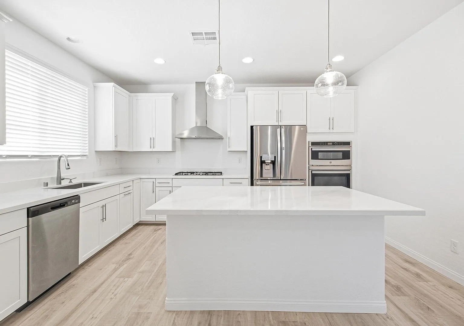 Spacious 4-Bedroom Home with Pool, Spa & Covered Patio — Photo 1