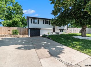 4005 N 213th Cir, Elkhorn, NE 68022